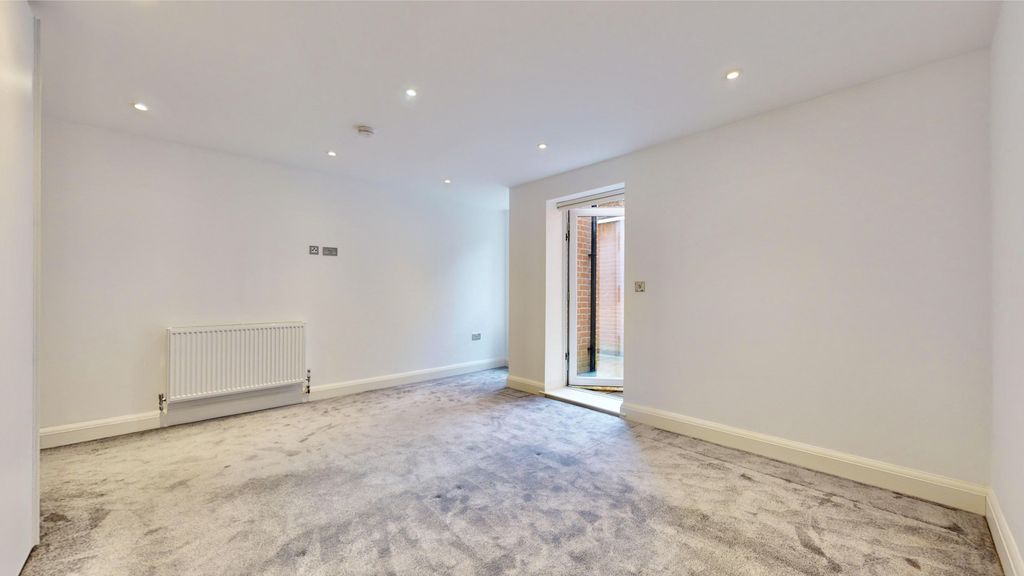 Property photo 2 of 31