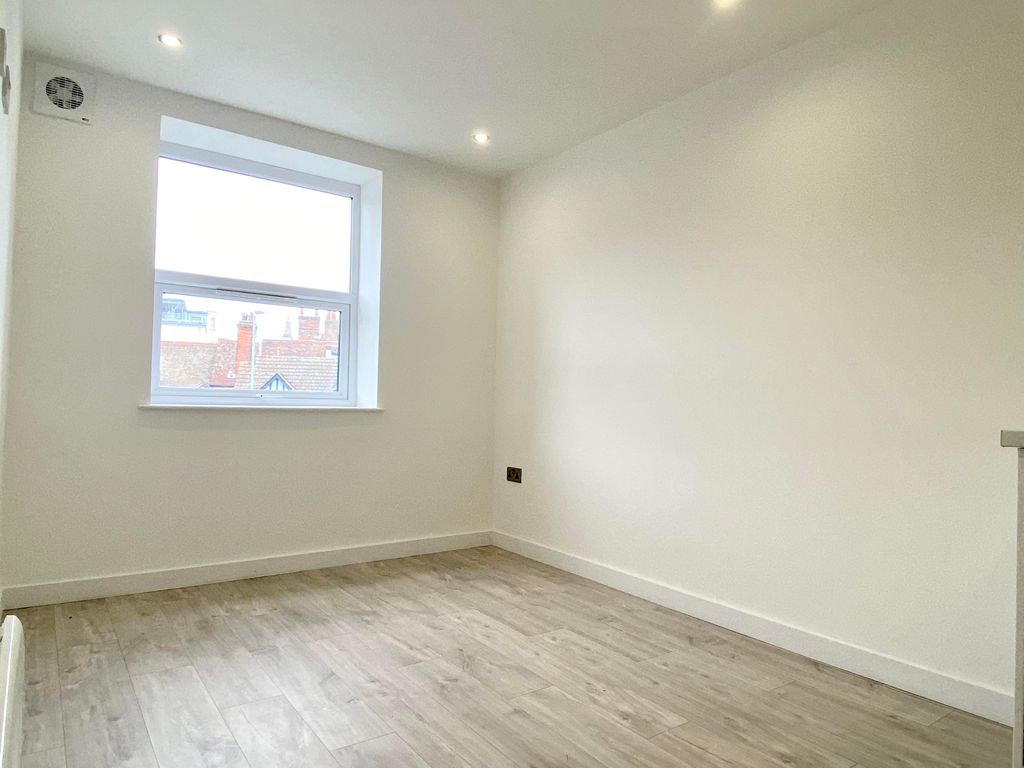 Property photo 3 of 6 Living Room