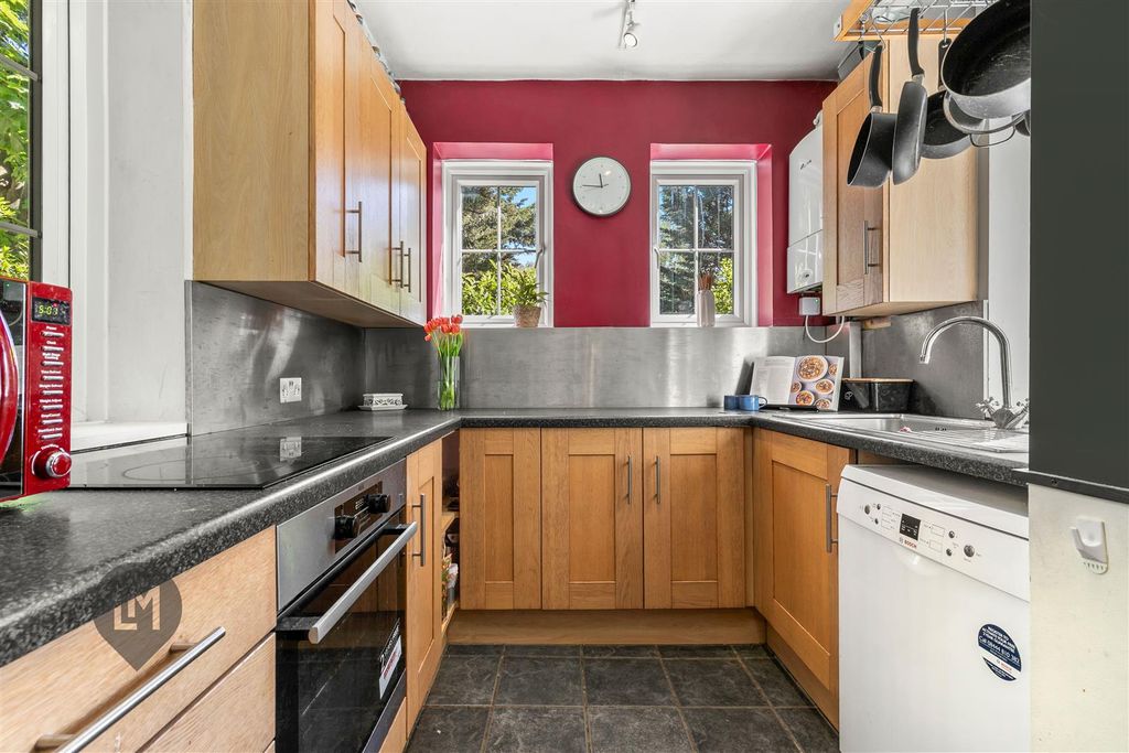 Property photo 3 of 7 Kitchen