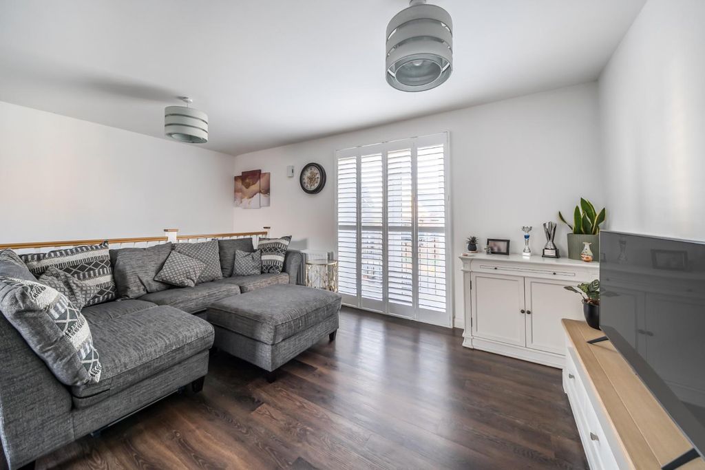 Property photo 1 of 14 1382532-12-6932Bbcddd6A6.Jpg