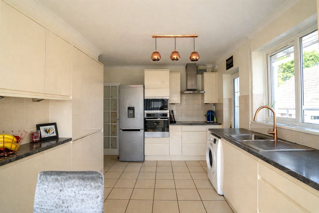 Property photo 3 of 12 Kitchen