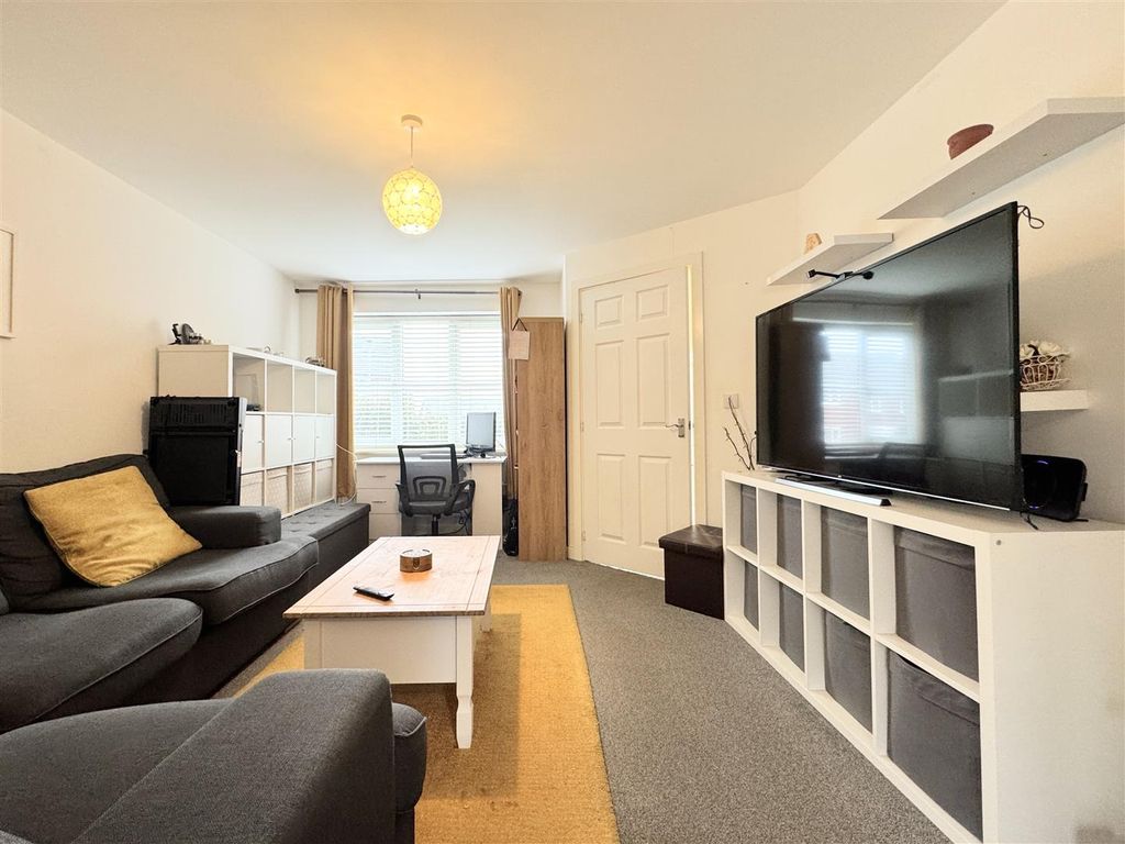 Property photo 2 of 20 Lounge