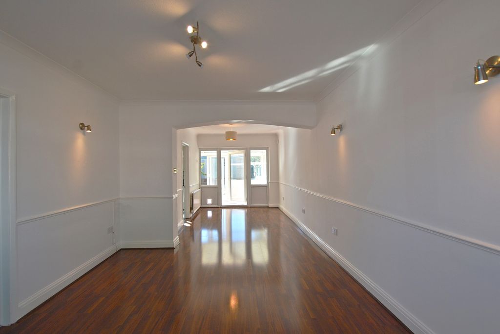 Property photo 2 of 20 Lounge