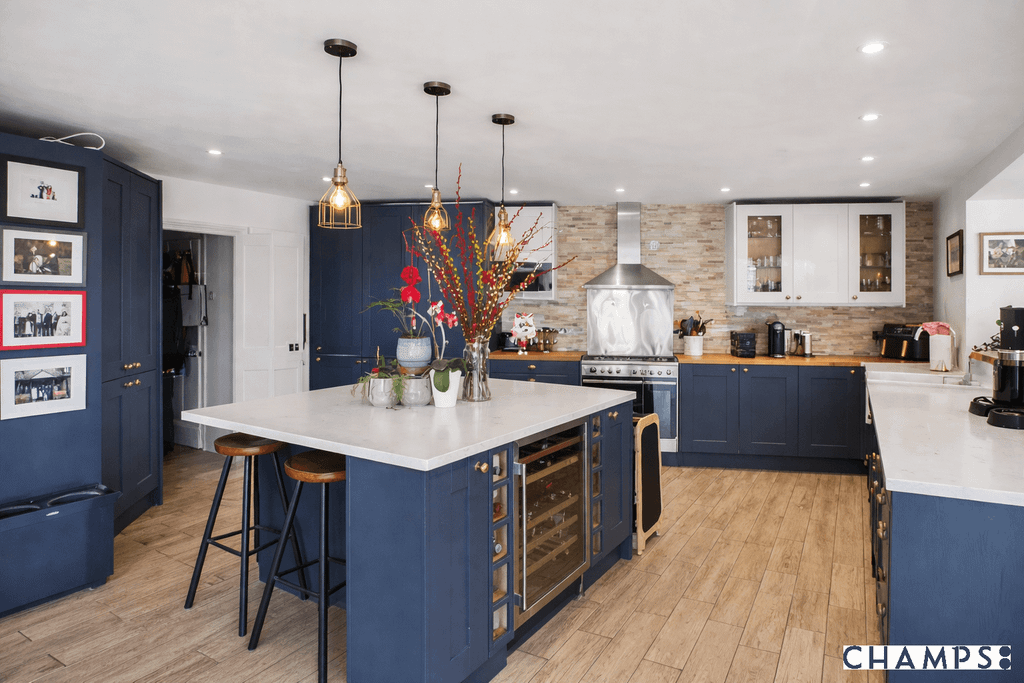 Property photo 3 of 8 Gallery