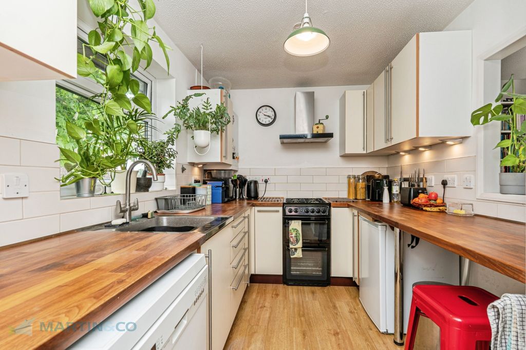 Property photo 2 of 13 2. Kitchen