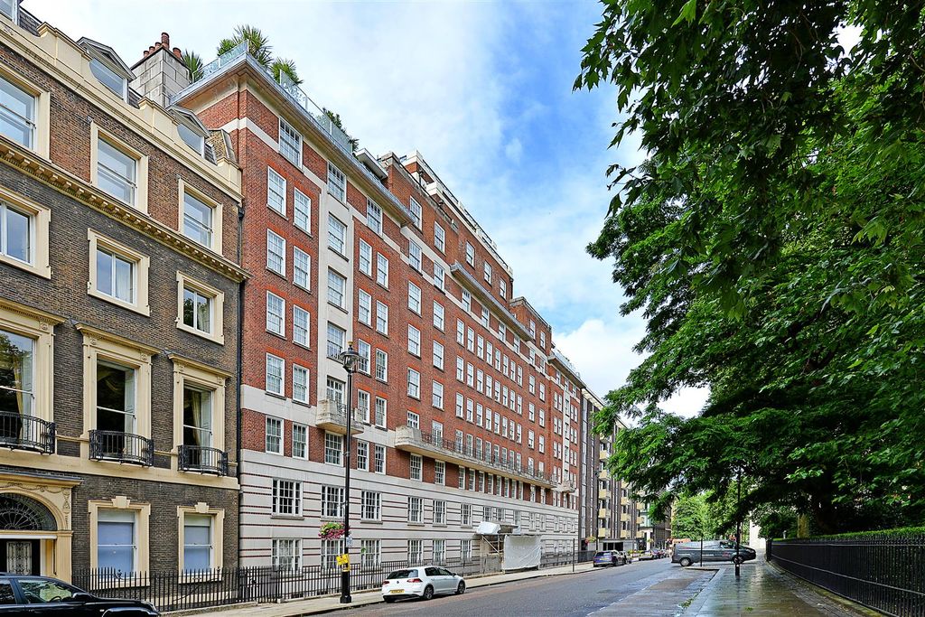 Property photo 2 of 11 87-15-Portman-Square-11.Jpg