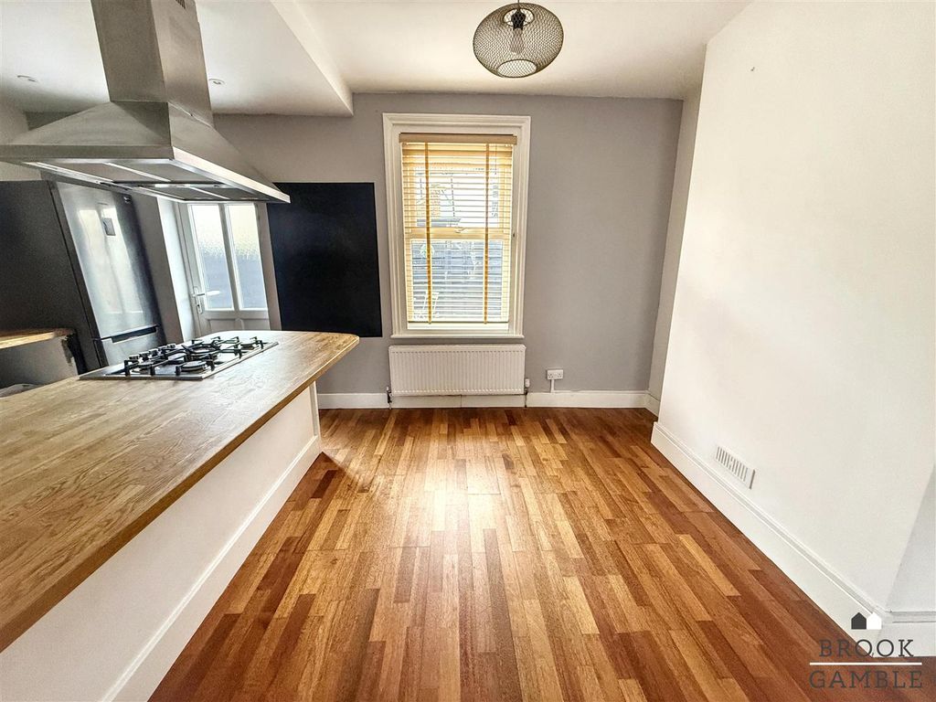 Property photo 3 of 16 01323 438506