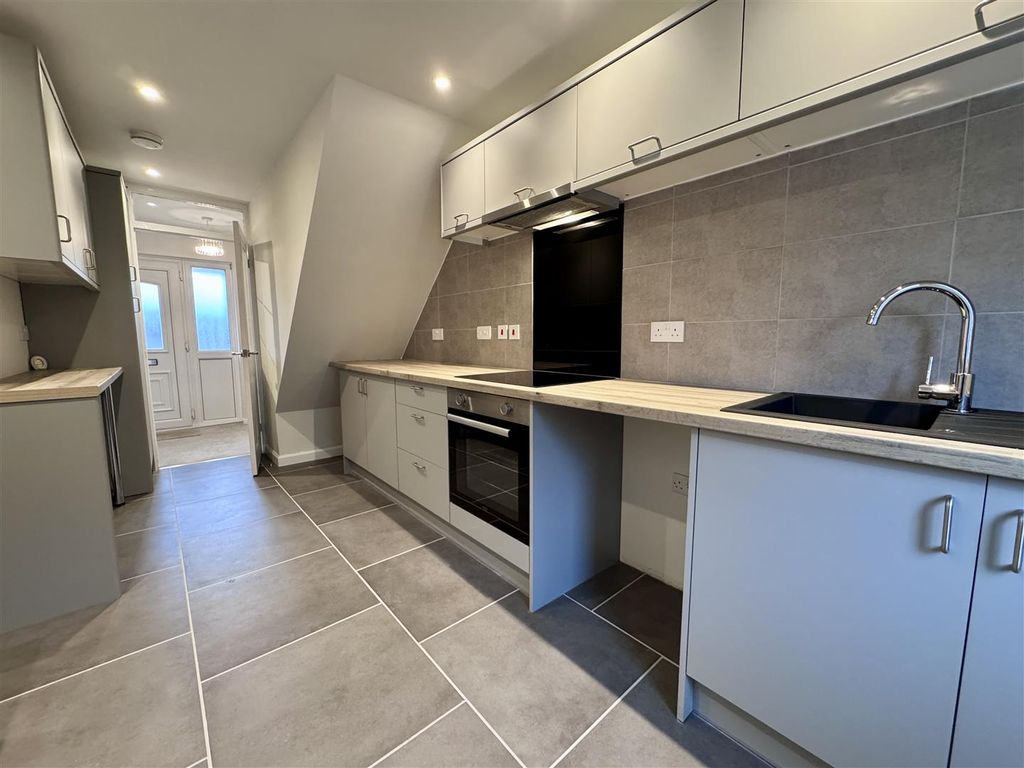 Property photo 2 of 21 Kitchen