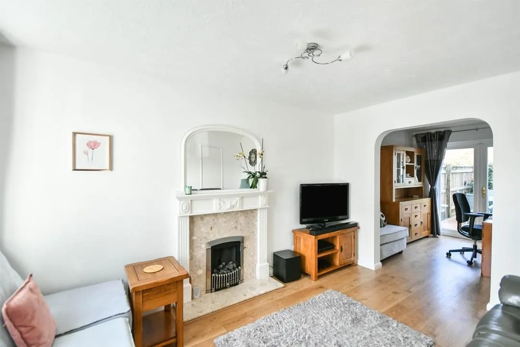 Property photo 2 of 13