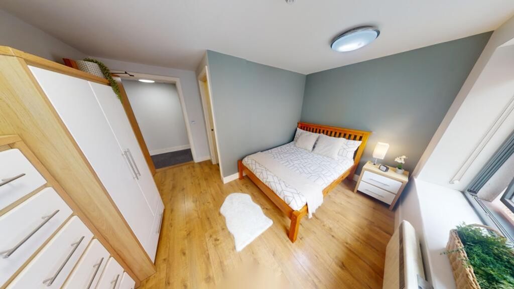 Property photo 3 of 6 A Bright And Inviting Double Bedroom With Modern d...