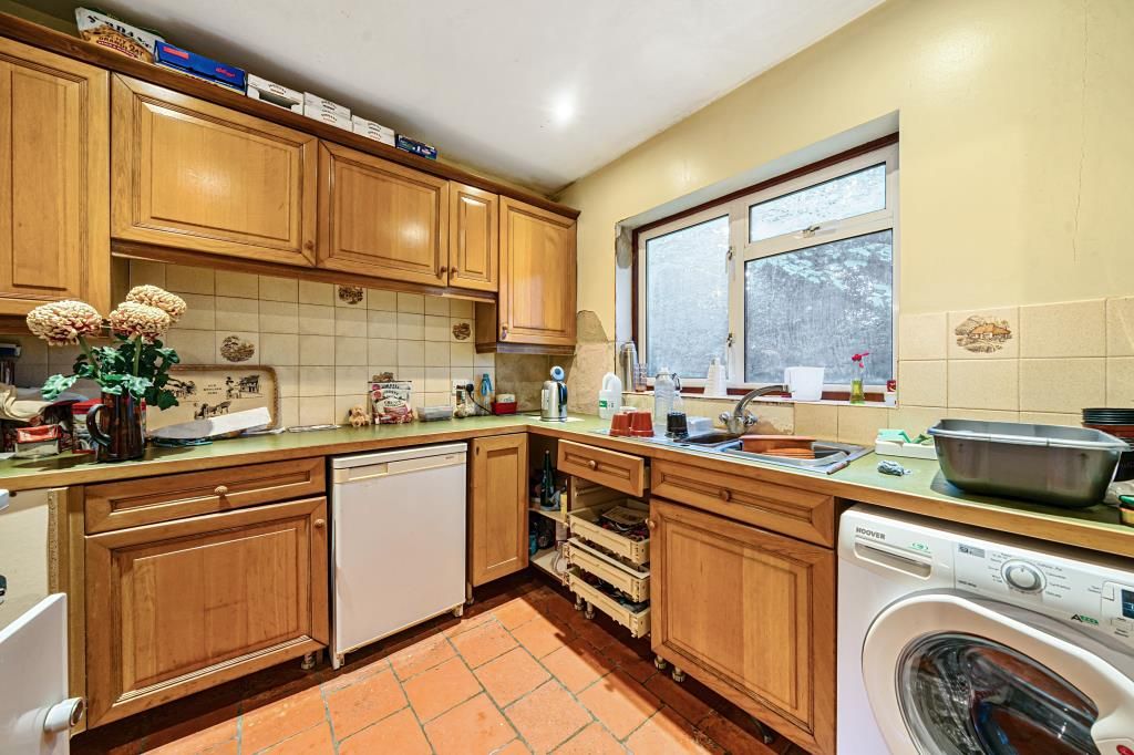 Property photo 2 of 19 Kitchen