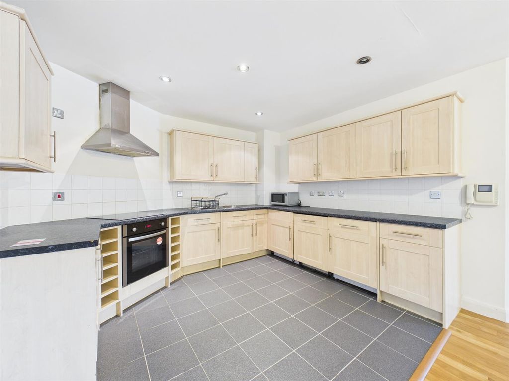 Property photo 3 of 5 Kitchen