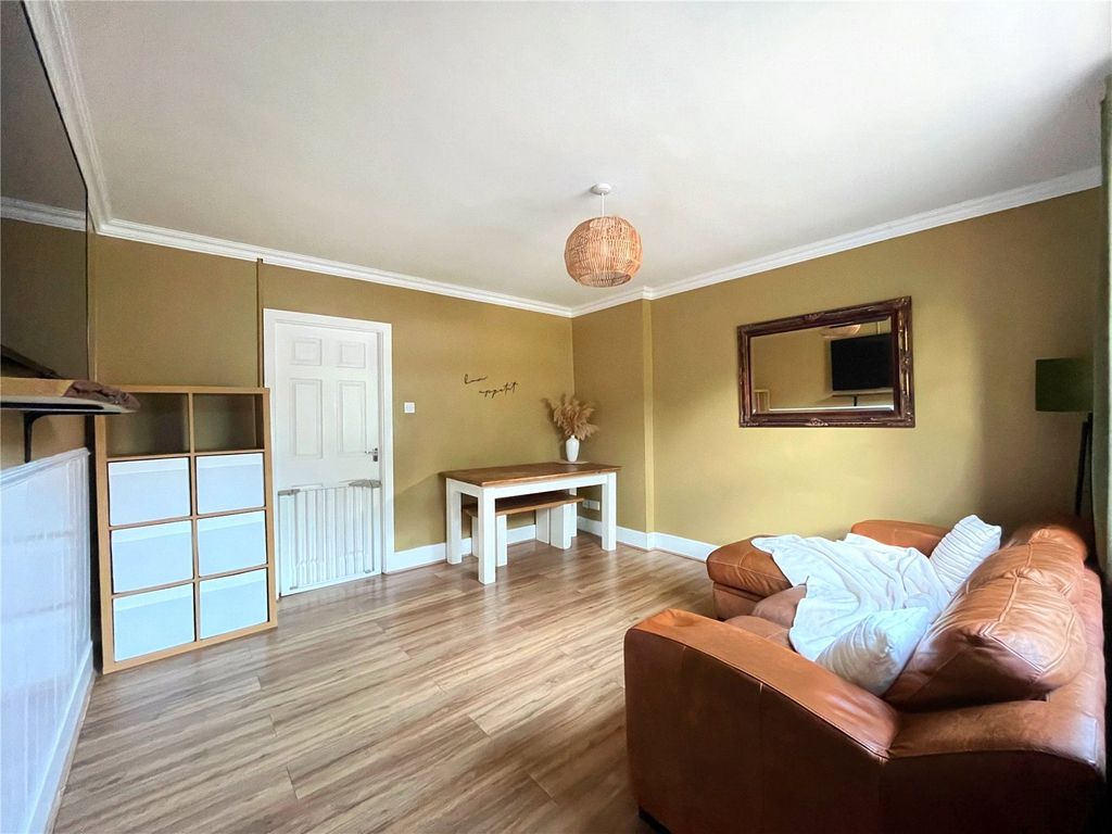 Property photo 3 of 12 Lounge