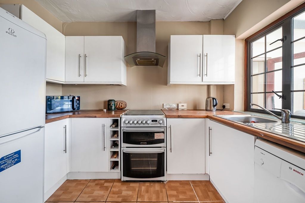 Property photo 2 of 27