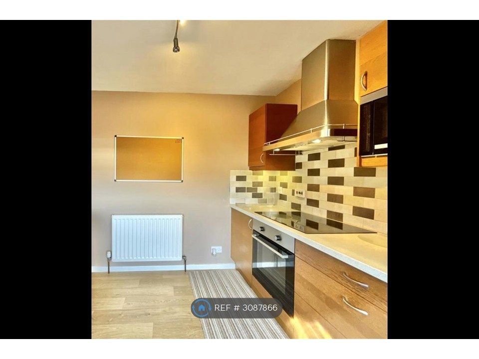 Property photo 2 of 11 Kitchen