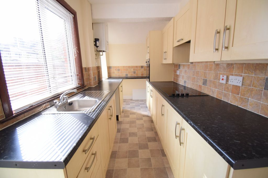 Property photo 3 of 14 Kitchen