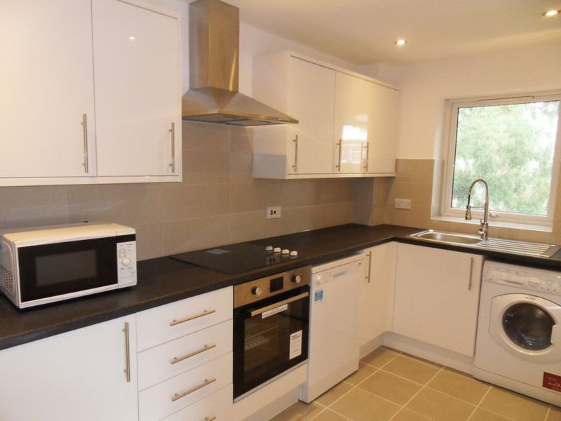 Property photo 1 of 8 Photo 5