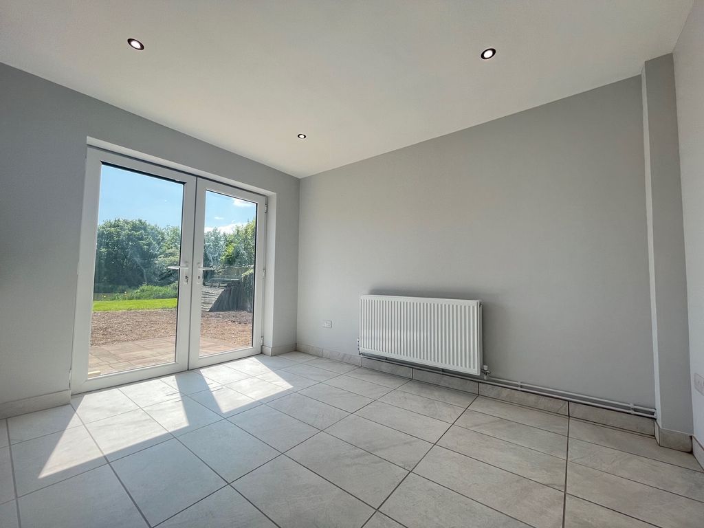 Property photo 3 of 20 Kitchen