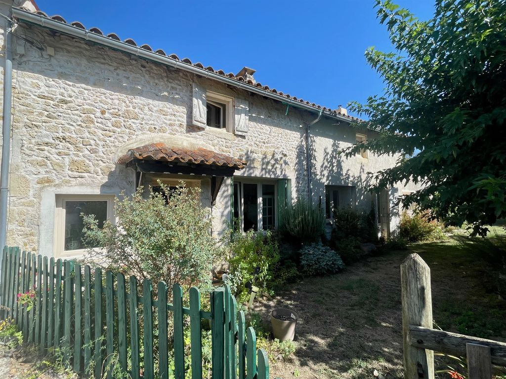 Property photo 1 of 20 Charming 4-Bedroom House With Garden And Outbuildings