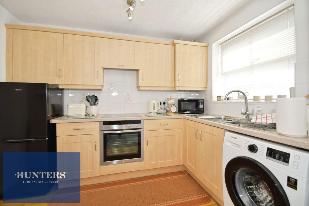 Property photo 2 of 12 Kitchen 2.Jpg