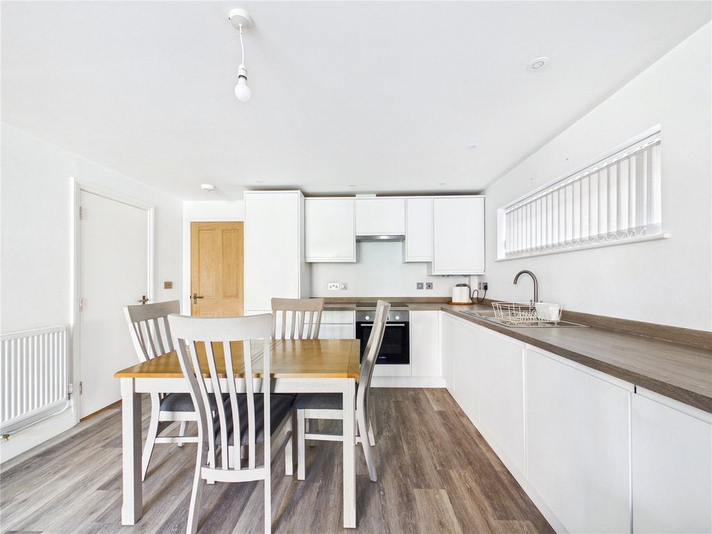 Property photo 2 of 14 Picture No. 04