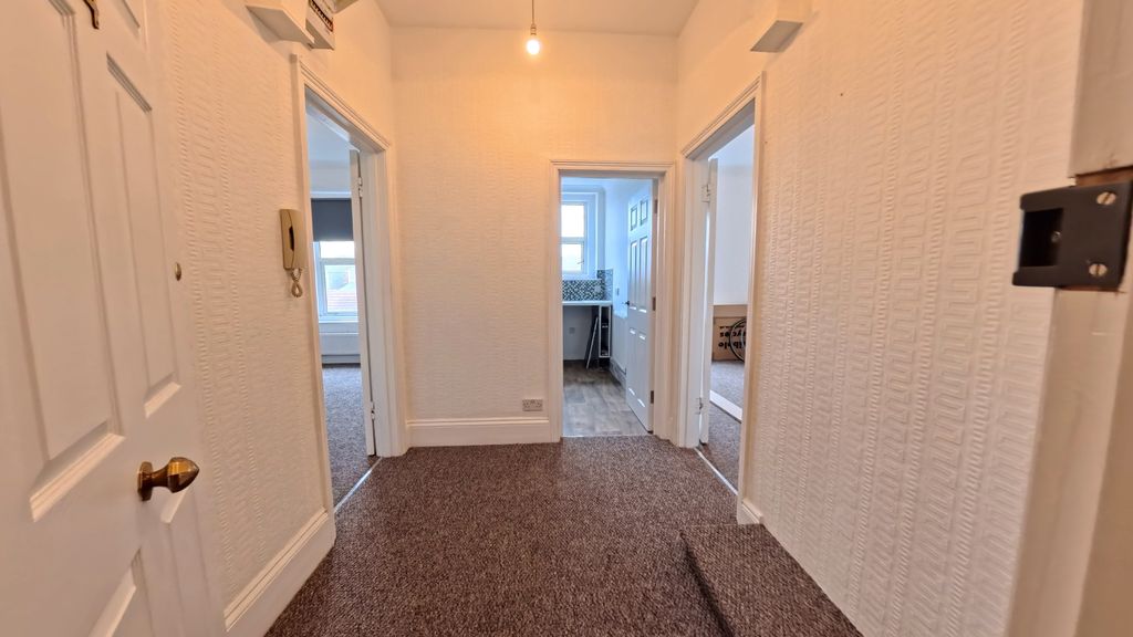 Property photo 2 of 7 Hallway