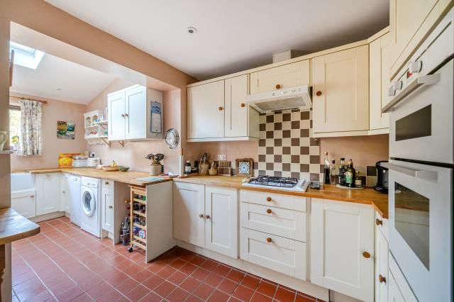 Property photo 3 of 21 Kitchen