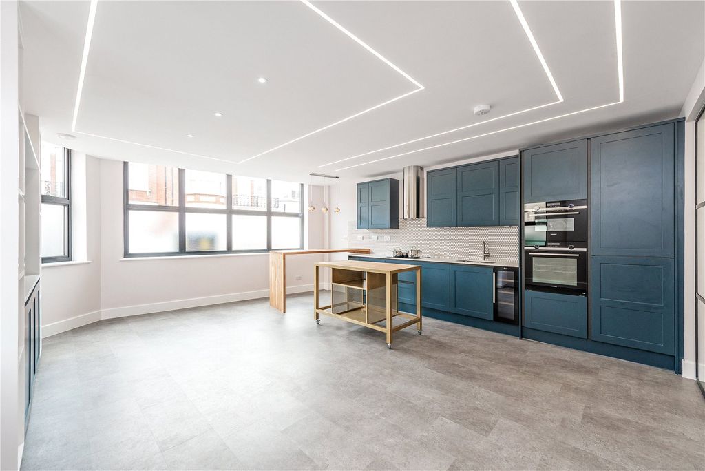 Property photo 3 of 14 Picture No. 06