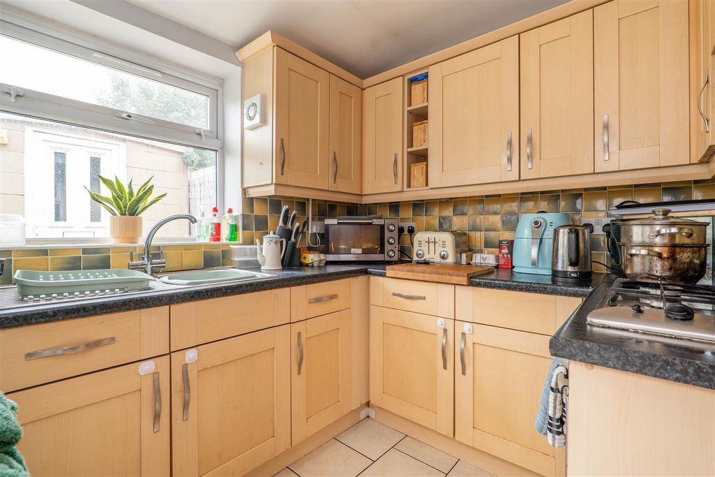 Property photo 3 of 16 Kitchen