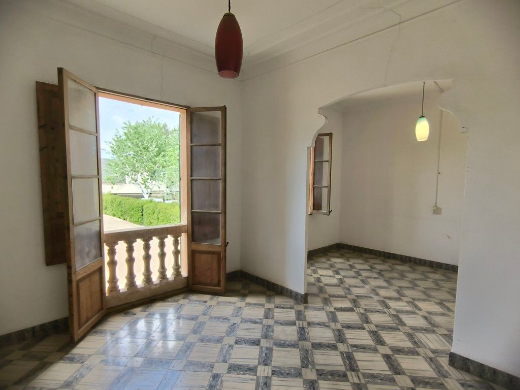 Property photo 2 of 9 Interior (6)