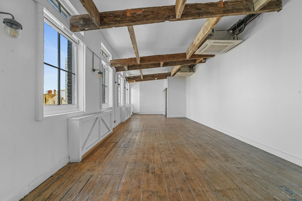 Property photo 3 of 11 MD-Bc19Bethnalgreenroad-5.Jpg