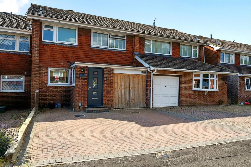 Property photo 1 of 13 Purcell Close