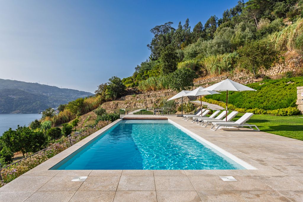 Property photo 2 of 51