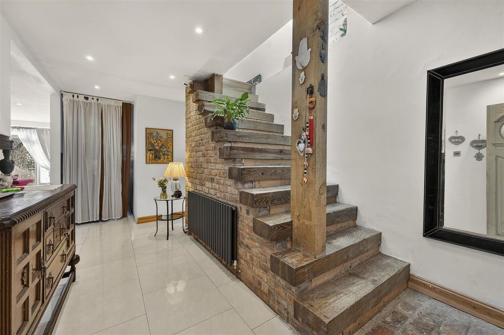 Property photo 2 of 11 Hall1 (1).Jpg