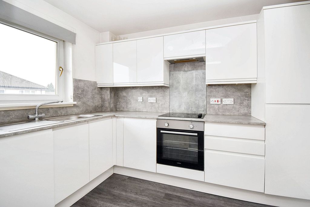 Property photo 3 of 7 Kitchen