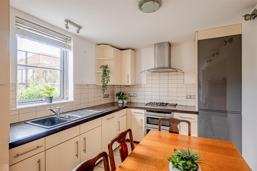 Property photo 3 of 12 1 Cumberland Row BA1 2As-7.Jpg