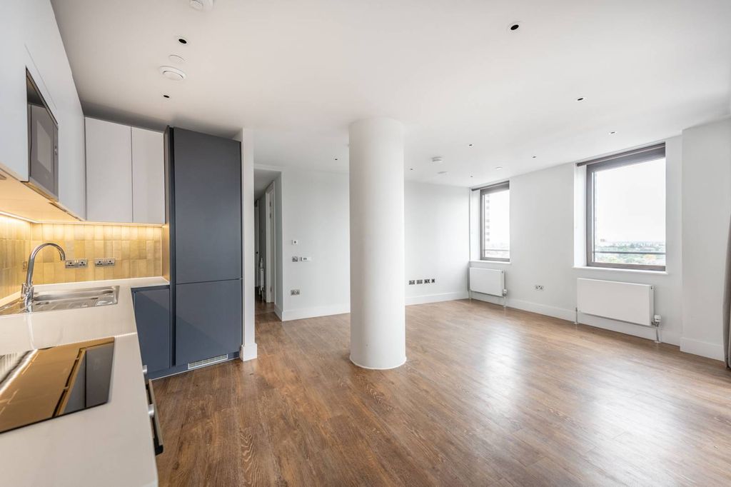 Property photo 2 of 18