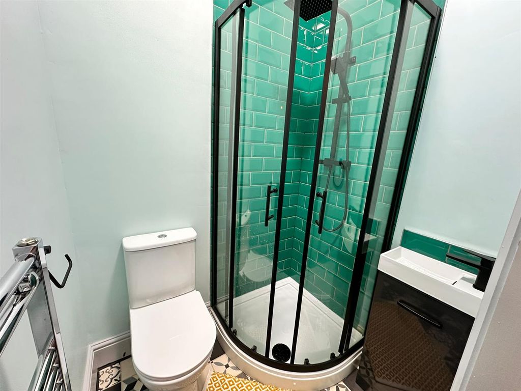 Property photo 2 of 5 R5 En-Suite.Jpeg