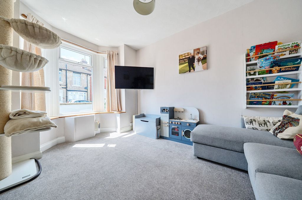 Property photo 2 of 11 1317305-18-686Ff1...