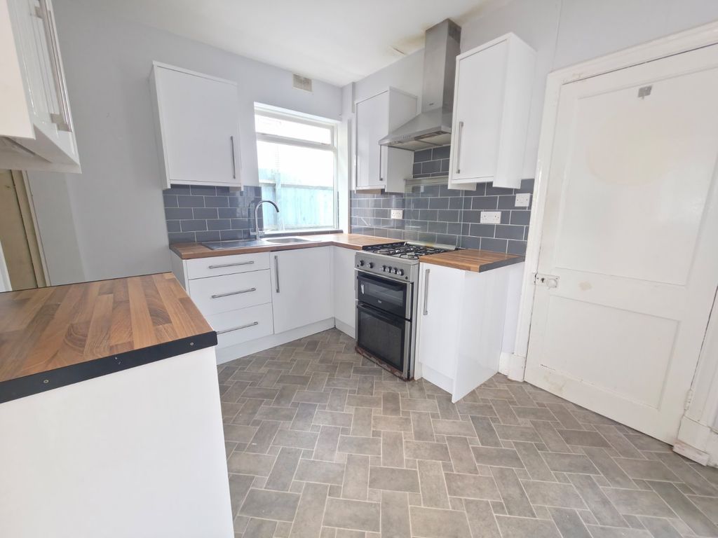 Property photo 3 of 11 Kitchen Area