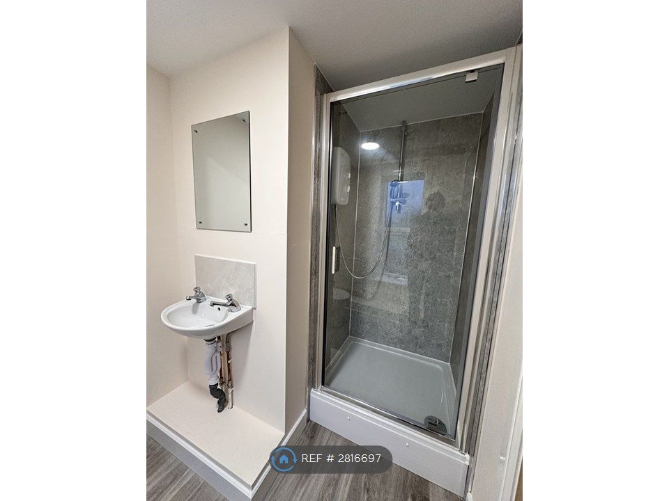 Property photo 3 of 6 Room 11 Bathroom