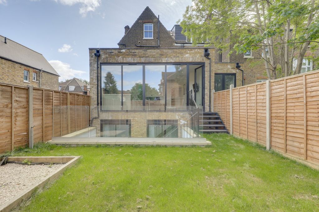 Property photo 2 of 23