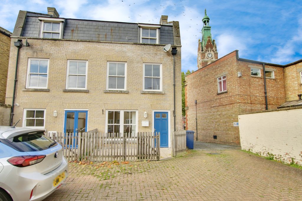 Property photo 2 of 12