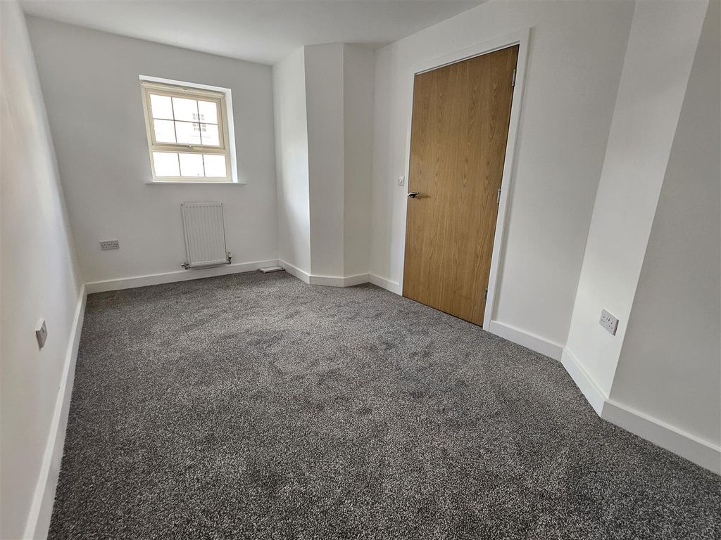 Property photo 3 of 10 Ground Floor Bedroom