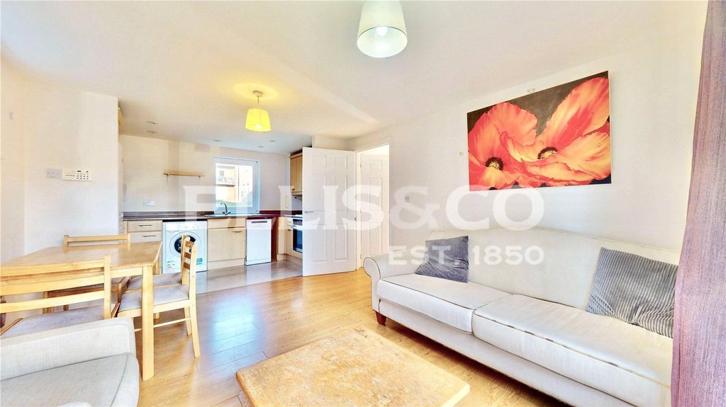 Property photo 2 of 8 Picture No. 17