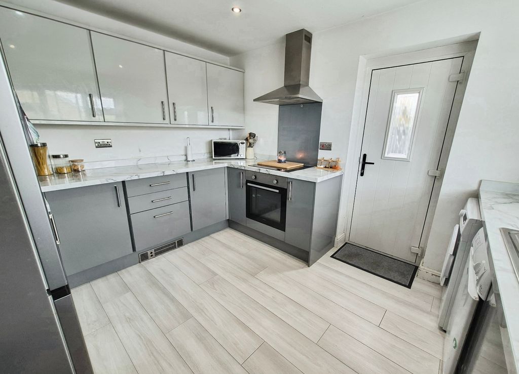 Property photo 3 of 44 Kitchen