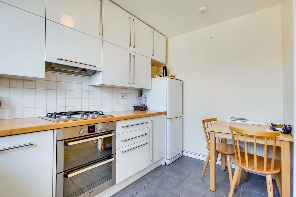 Property photo 3 of 10 Kitchen