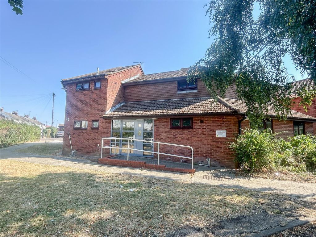 Property photo 1 of 12 Outside