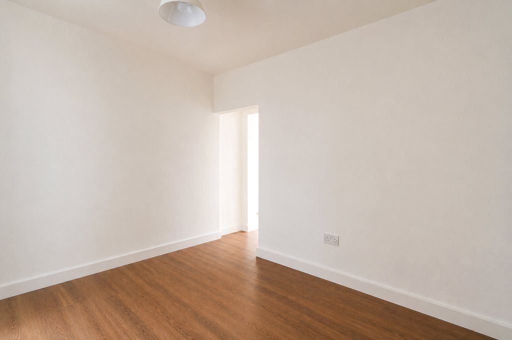Property photo 2 of 7 Picture No. 06