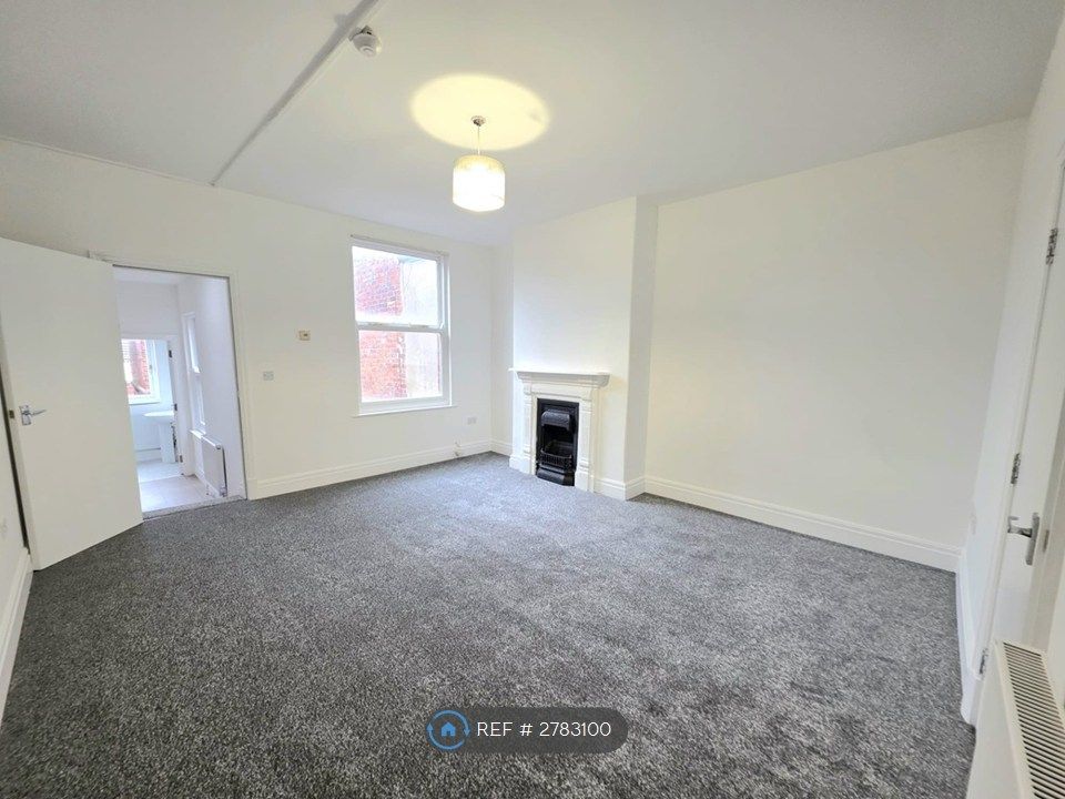 Property photo 2 of 5 Living Room